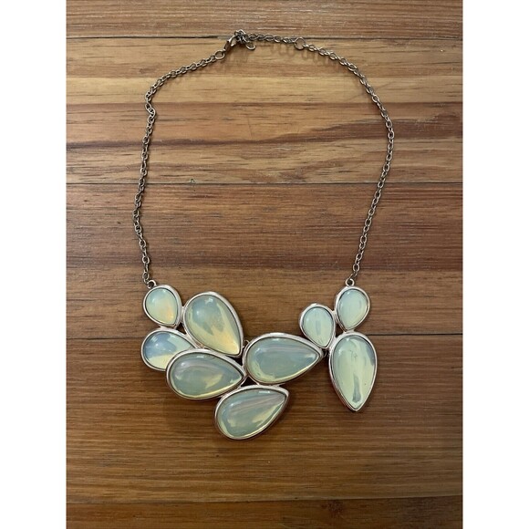 Iridescent Green Teardrop Cluster Statement Necklace 20 inches - Picture 7 of 9
